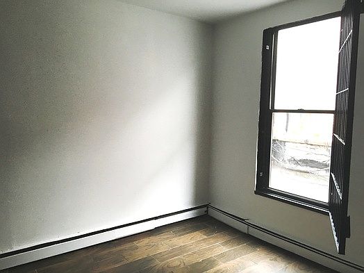 3rd image of 301 W 128th St #1