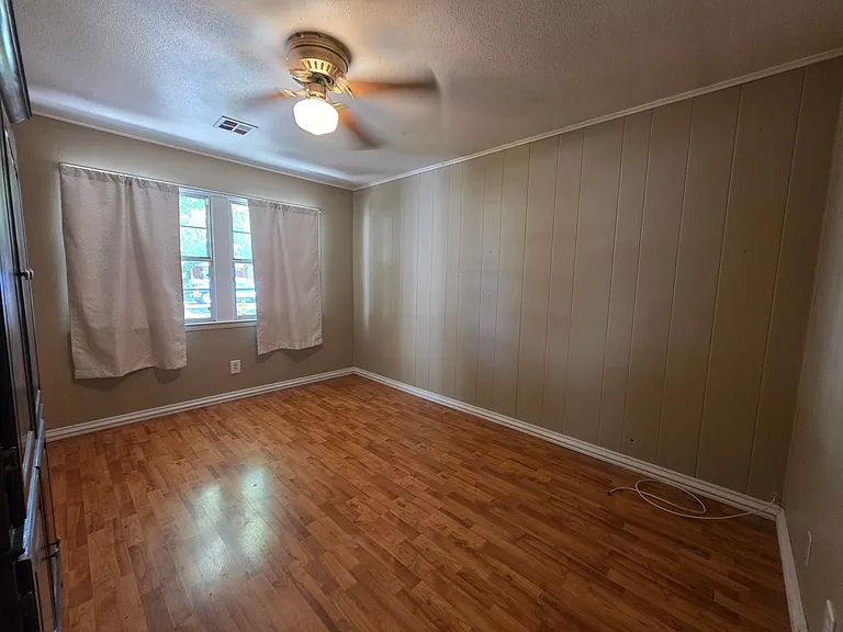 221 Oakshire Ave — Photo 16