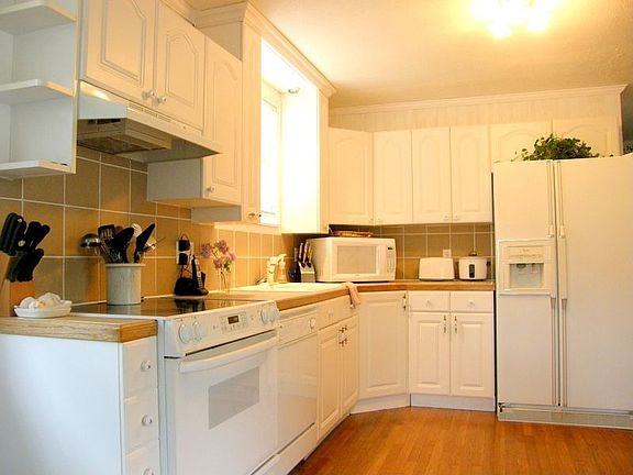 Kitchen w/recessed lights