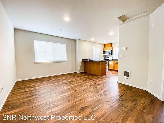 5th image of 1402 E 69th St #8428542