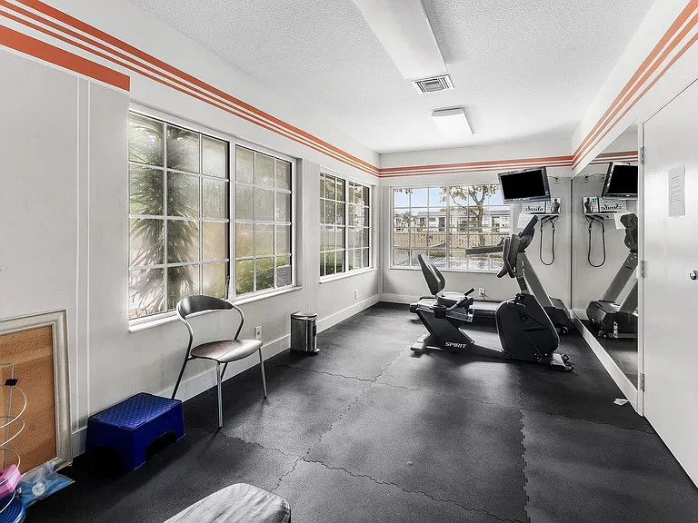 612 Executive Center Dr #107 — Photo 8