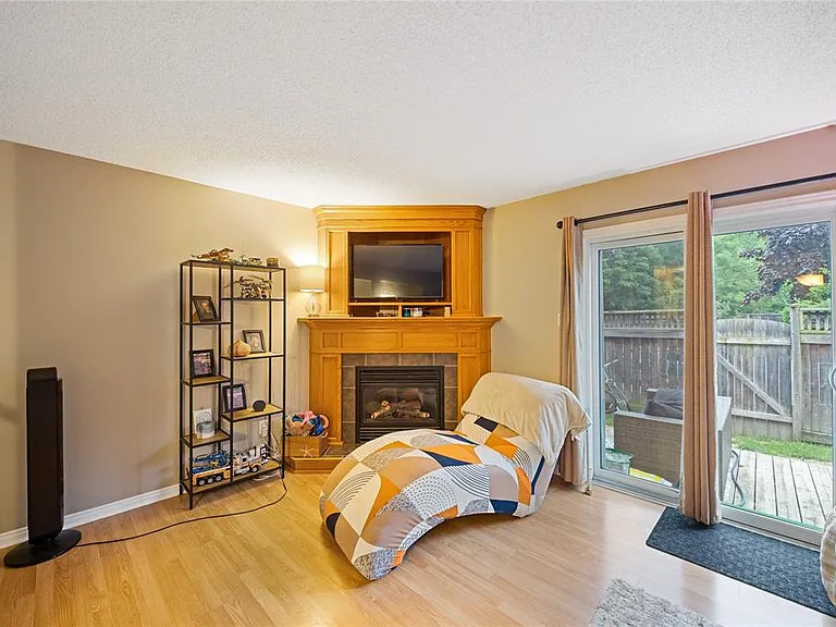 27 York Cres #17 — Photo 10