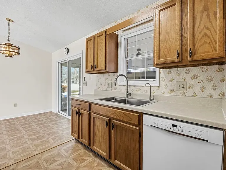1145 Forest Dr — Photo 8