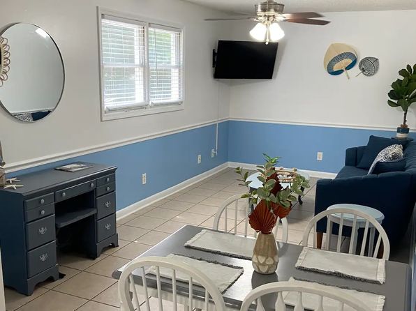 656 Macklen Ave #2