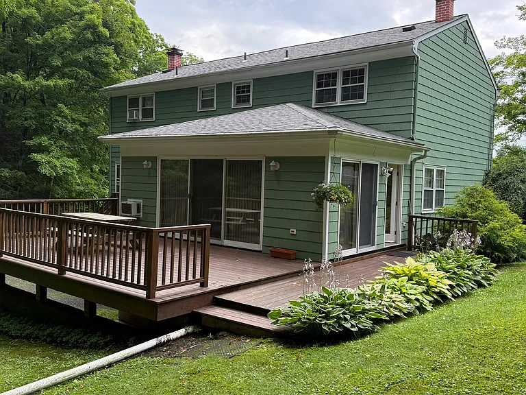 46 Topstone Dr — Photo 2