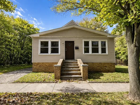 896 Wheelock Rd, Cleveland, OH 44103