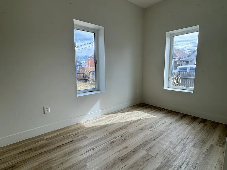 715 W 9th Ave — Photo 5