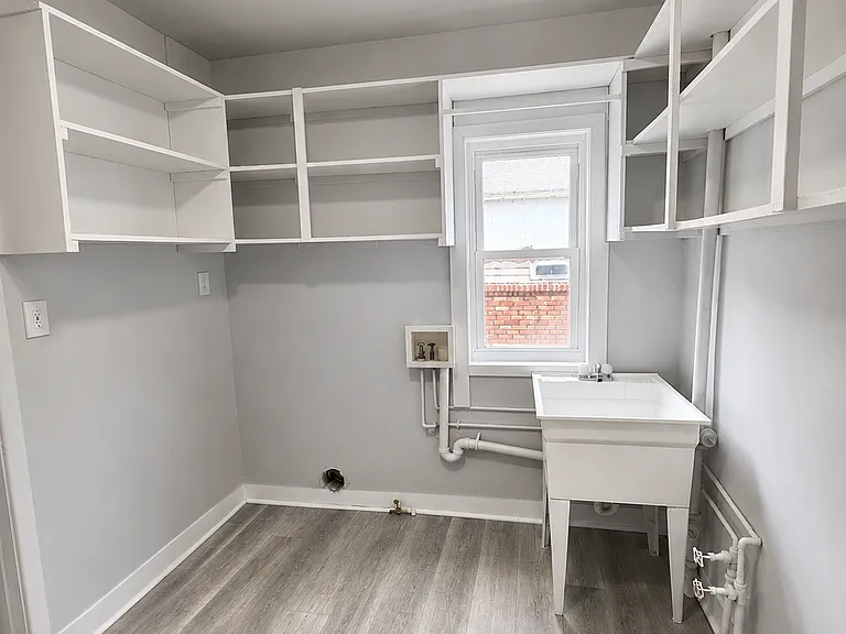 24641 Beverly St — Photo 10