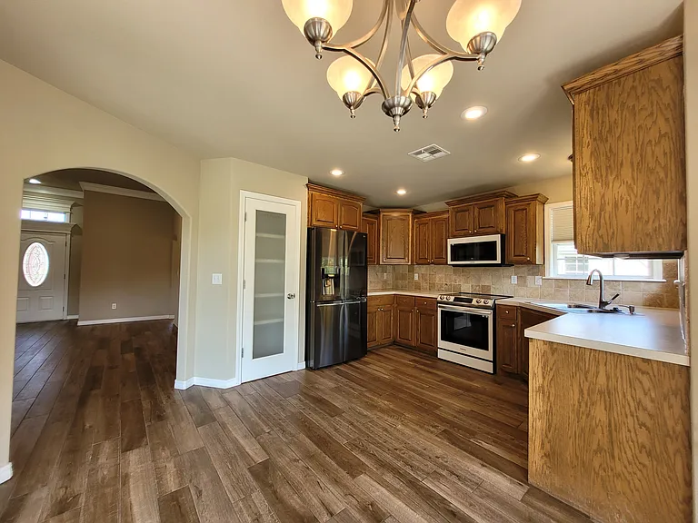 4042 Rosewood Pl — Photo 8