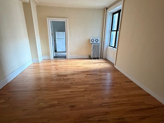 2nd image of 3657 Broadway APT 4C