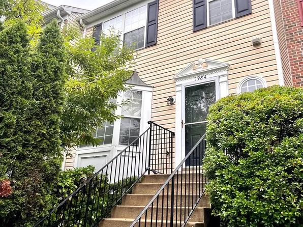 1984 Pawlet Dr, Crofton, MD 21114