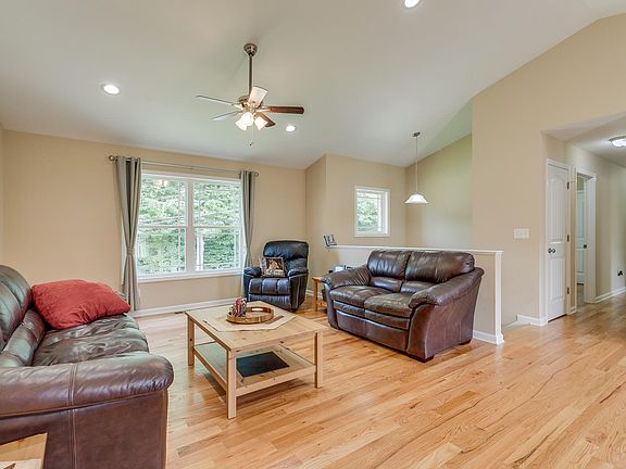 4th image of 1465 Highridge Dr