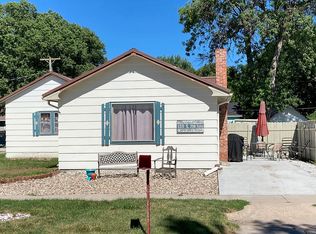 130 S 7th Ave, Burwell, NE 68823