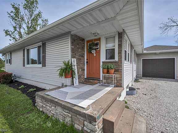 3rd image of 4455 Melrose Dr