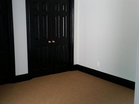 5th image of 2400 S Polk St APT 113