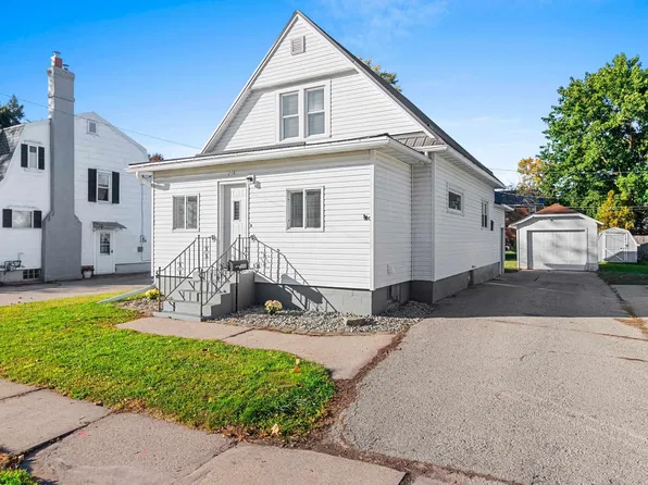 215 W Quincy St, New London, WI 54961