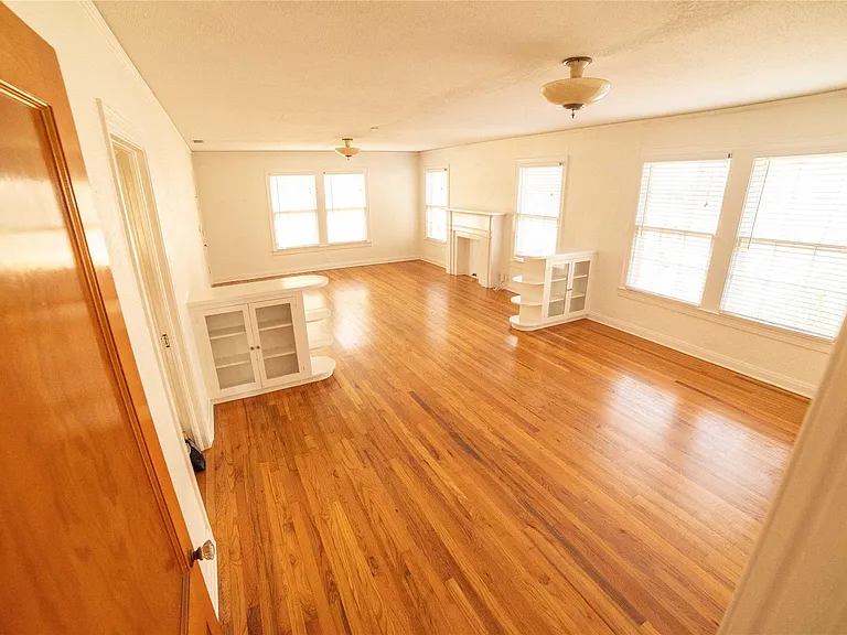 5409 Woodview Ave — Photo 5