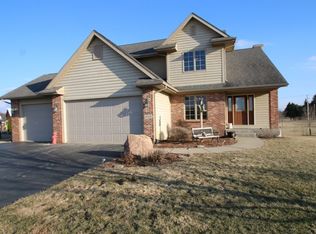 10261 E Shagbark Ln, Rochelle, IL 61068