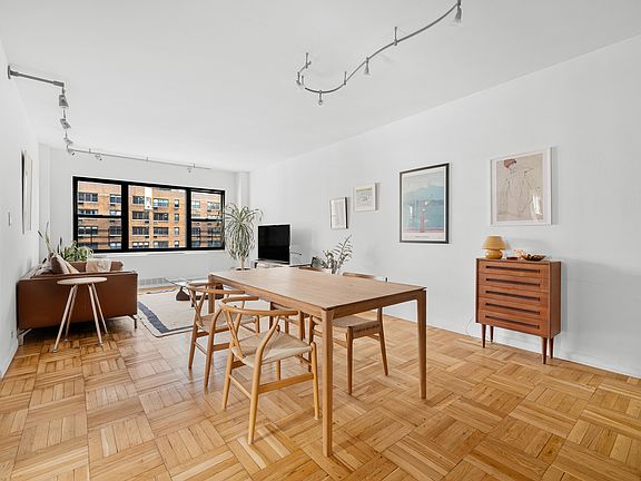 3rd image of 301 E 62nd St APT 15H