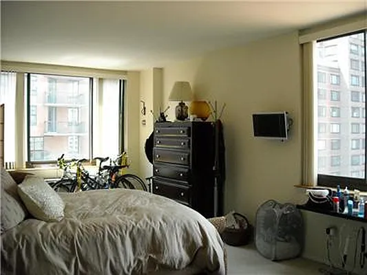 Sold by R New York | media 10