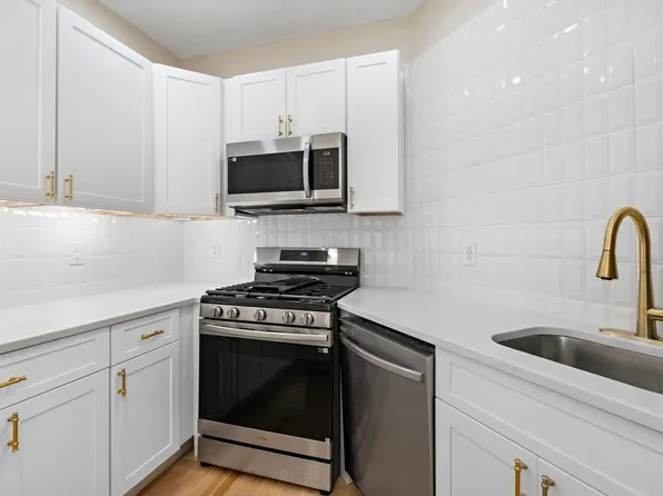 223 Bloomfield Street 3E image 3 of 11