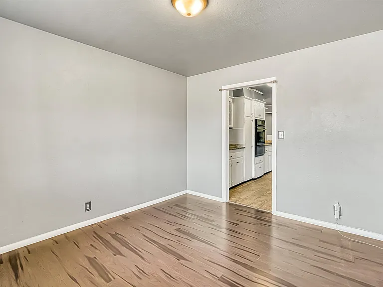 201 Cardinal Cir S — Photo 8