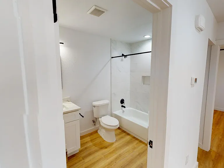 215 N Jester Ave — Photo 20
