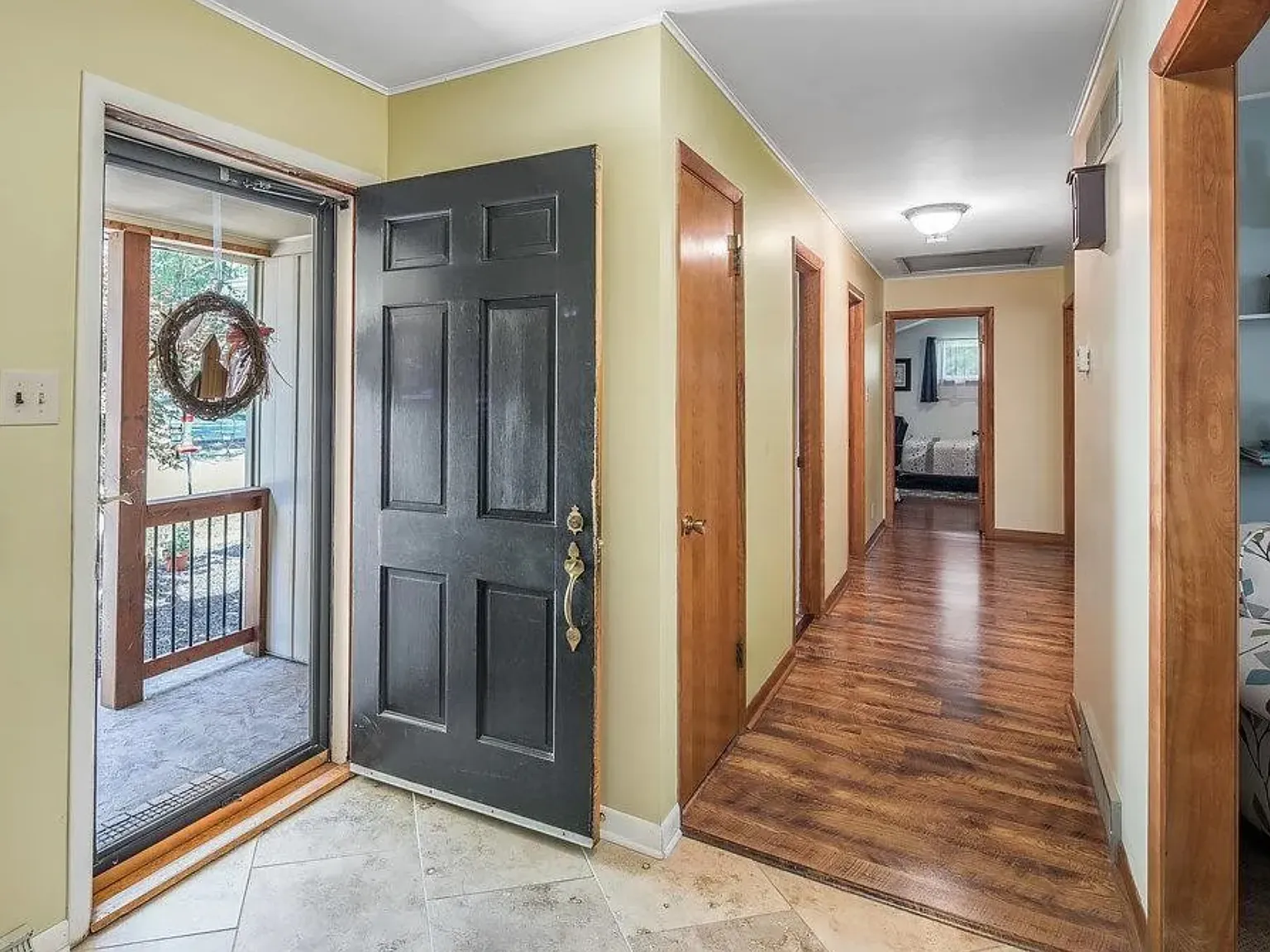3 bed, 3270 sqft, $500 — Photo 2