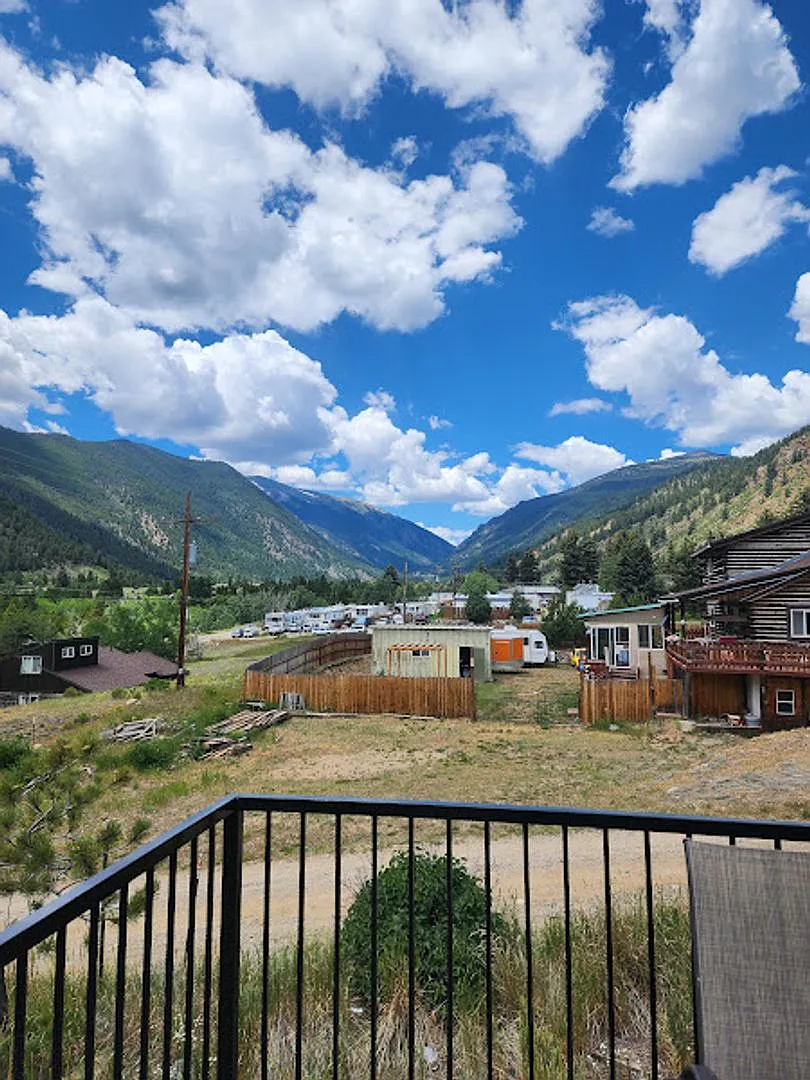 Long Realty & Property Management - Very Beautiful Cabin Close to Ski Resorts — Photo 2