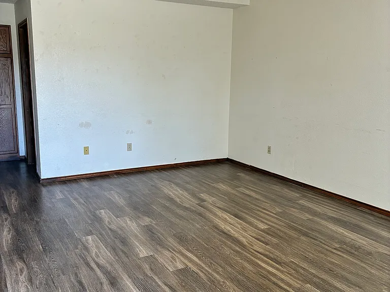 302 S Avenue I — Photo 2