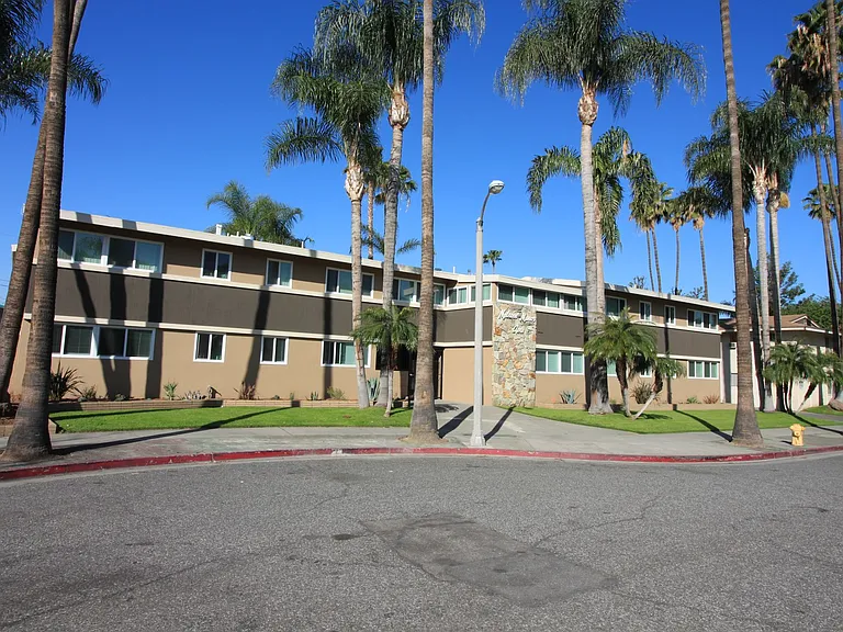 Melrose Manor Apartments - Riverside, CA — Photo 37