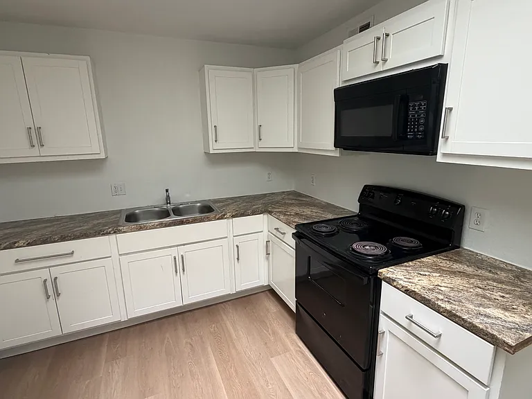 18 E Ridgecrest Dr #A — Photo 6