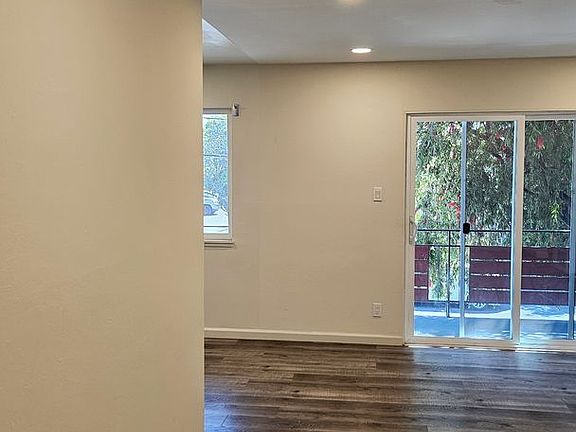 5th image of 2483 Middlefield Rd APT 3