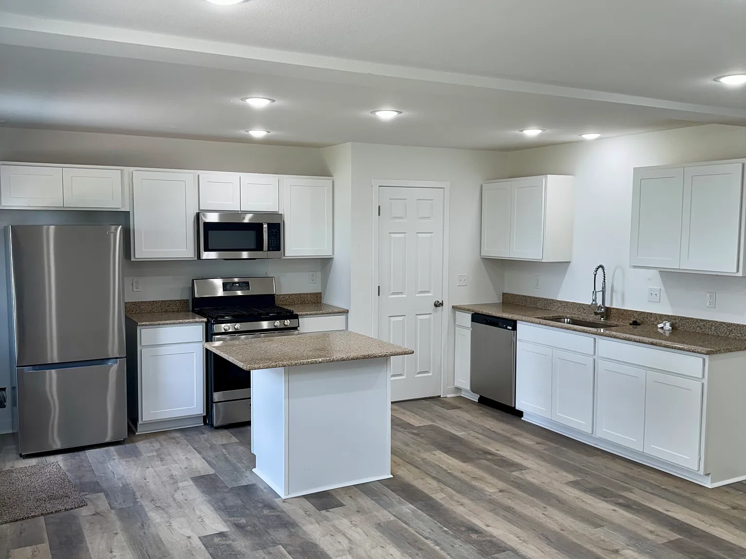 3 bed, 2.5 bath, 1500 sqft, $1,650 — Photo 3
