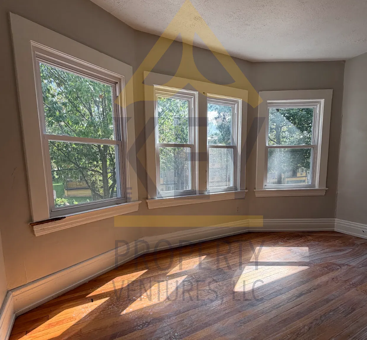 8 Clay Avenue — Photo 2