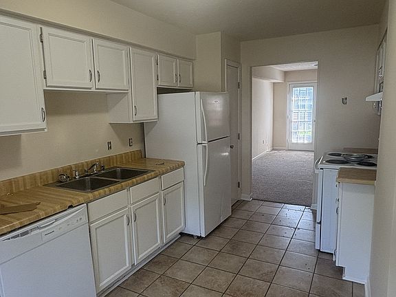 4th image of 1612 Highland Way #C