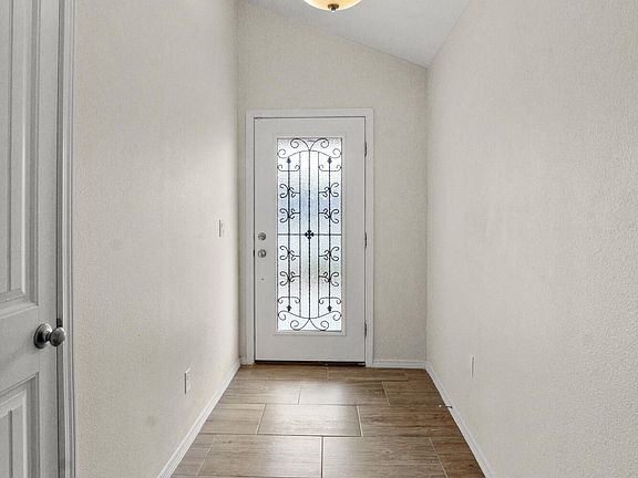 5th image of 13653 Glen Vista Ln