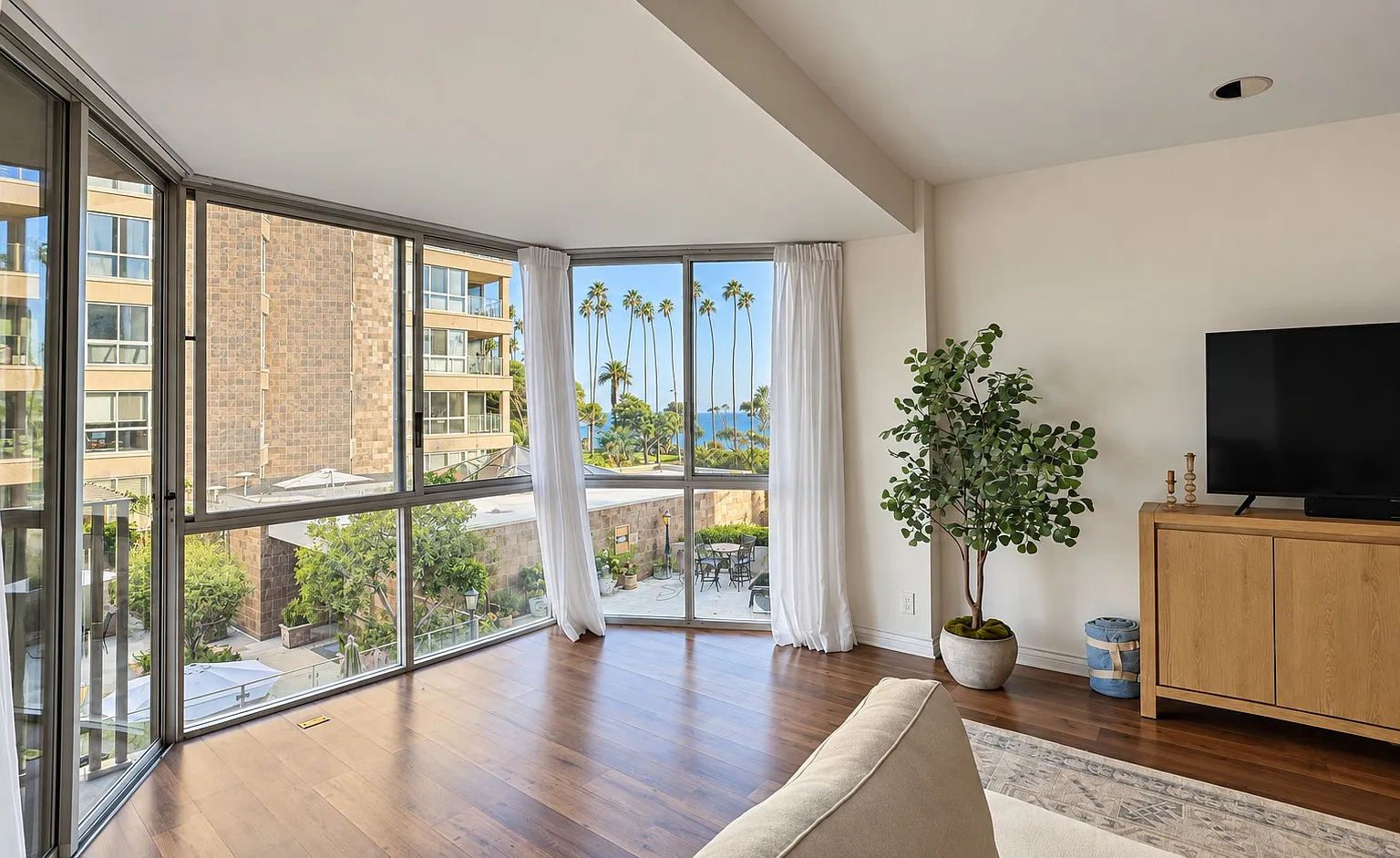 2 bed, 1490 sqft, $9,000 — Photo 1