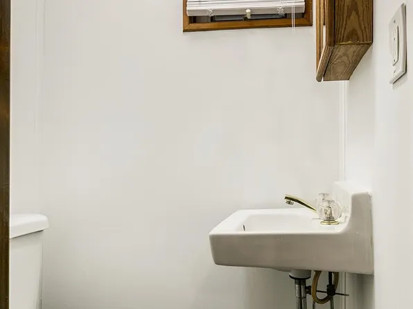 81 East 24th Street image 8 of 40