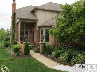 54920 Hennington Ct, Shelby Township, MI 48316