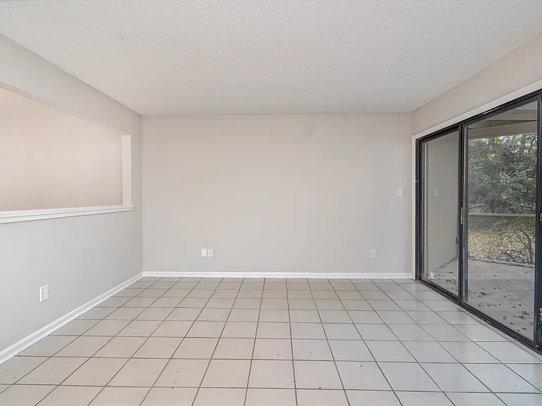 8005 Horse Chestnut Ln — Photo 8