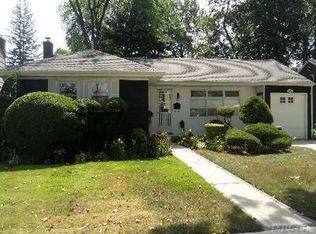 1363 Millwood Ln, Merrick, NY 11566