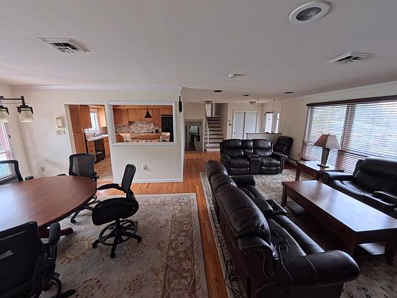 5th image of 2057 Mahantongo St