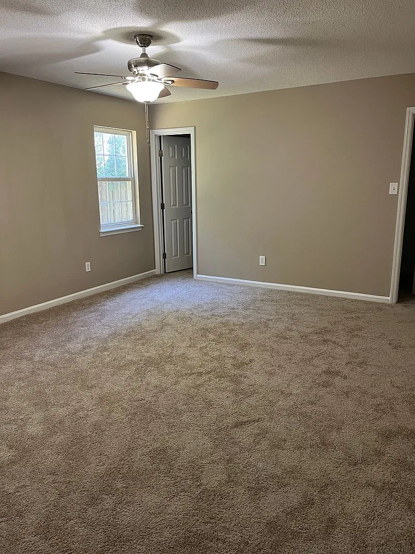 Delightful 3 Bedroom! — Photo 4
