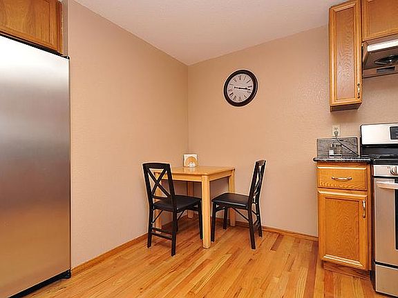 5th image of 14 E Court Ln