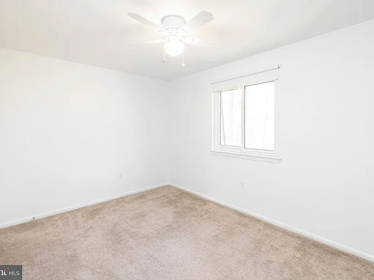 12265 Greenleaf Ave — Photo 14