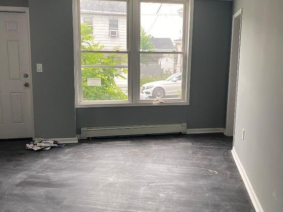 4th image of 9 Lewis St