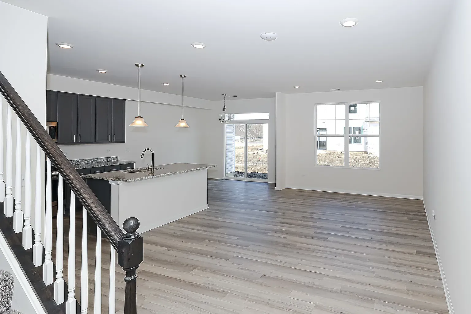 2 bed, 2.5 bath, 1510 sqft, $3,000 — Photo 4