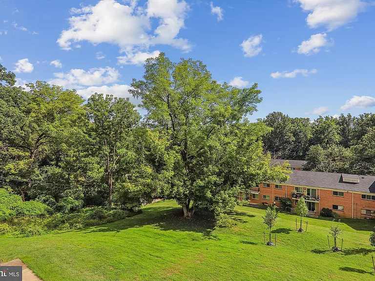 10631 Montrose Ave #M-202 — Photo 36