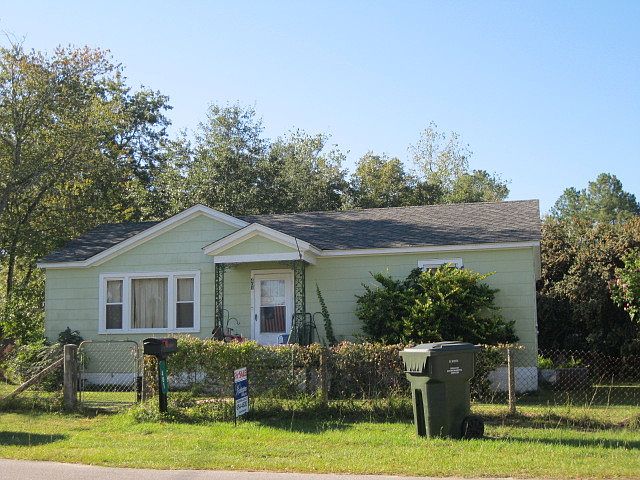 2nd image of 401 Gordon St